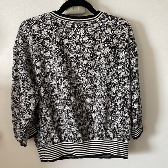 Vintage graphic b&w top - Picture 2 of 6